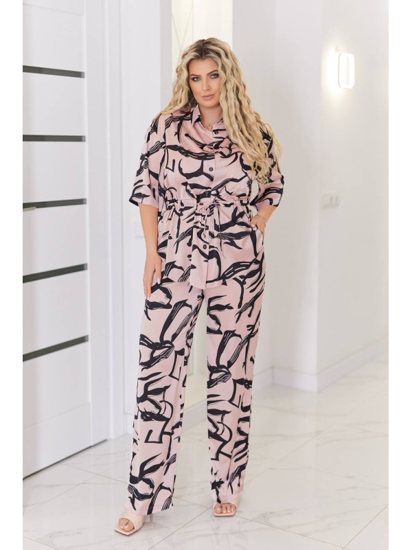 Жіночий легкий брючний костюм пудрового кольору 33139