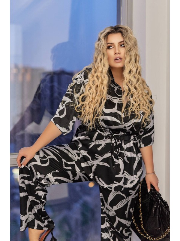 Жіночий легкий брючний костюм чорного кольору 33140