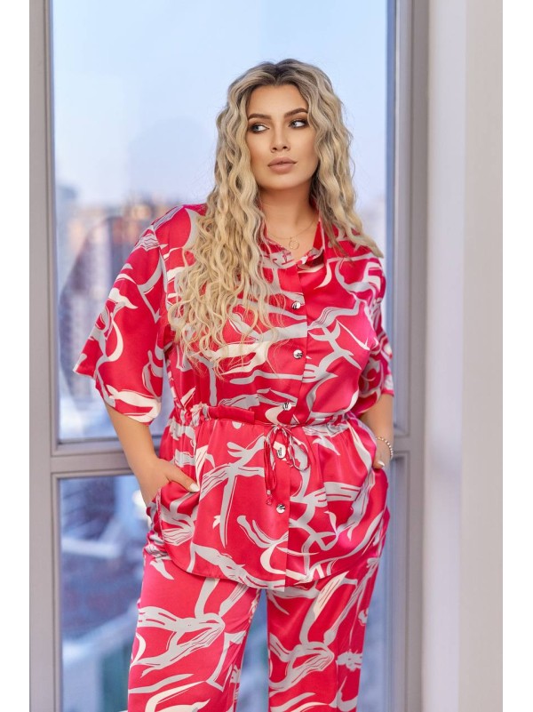 Жіночий легкий брючний костюм малинового кольору 33141