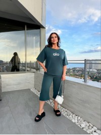 Легкий повсякденний костюм смарагдового кольору 33180