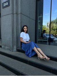 Жіноча шовкова спідниця міді синього кольору 33190