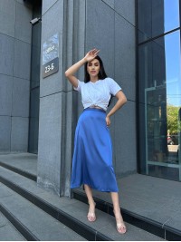 Жіноча шовкова спідниця міді синього кольору 33190