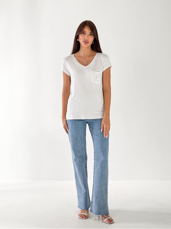 Жіноча футболка з блискітками та кишенею білого кольору 33239