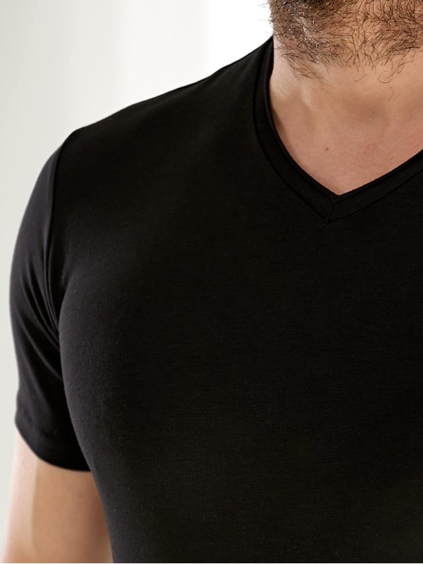 Чоловіча базова футболка чорного кольору 33256