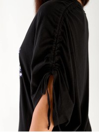 Жіноча футболка з паєтками чорного кольору 33259