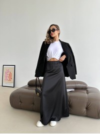 Жіноча спідниця шовкова максі чорного кольору 33288