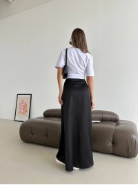 Жіноча спідниця шовкова максі чорного кольору 33288