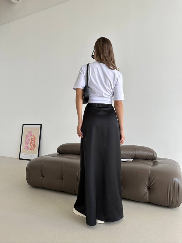 Жіноча спідниця шовкова максі чорного кольору 33288