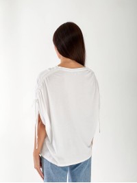 Жіноча футболка з паєтками бiлого кольору 33296