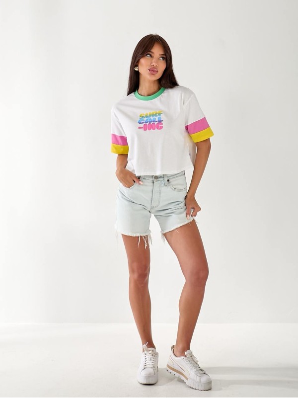 Жіноча яскрава футболка з написом бiлого кольору 33300