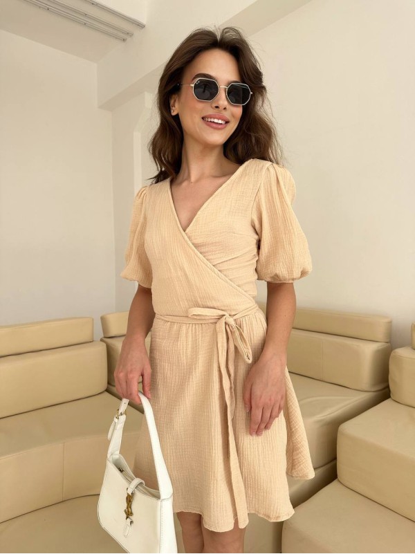 Мусліновий сарафан на запах бежевого кольору 33329