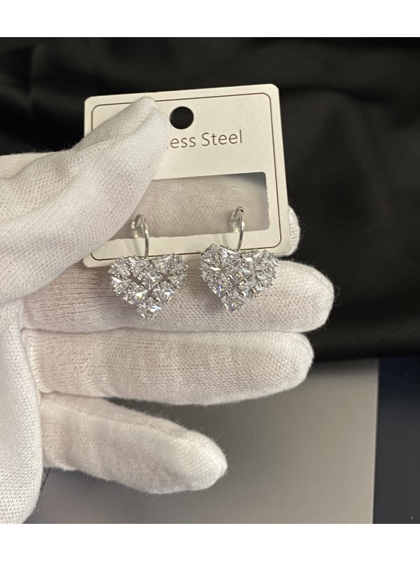 Сережки з камінцями срібного кольору англійський замок магніт 33352