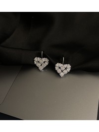 Сережки з камінцями срібного кольору англійський замок магніт 33352