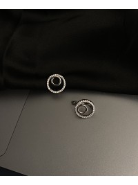 Сережки круглі з камінцями срібного кольору англійський замок 33353