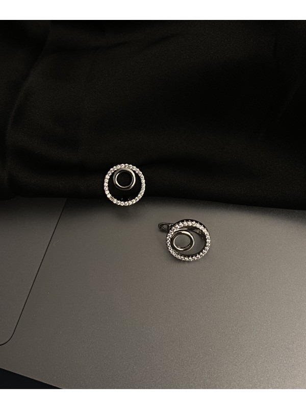 Сережки круглі з камінцями срібного кольору англійський замок 33353