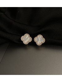 Сережки Конюшина з камінчиками золотого кольору англійський замок 33355