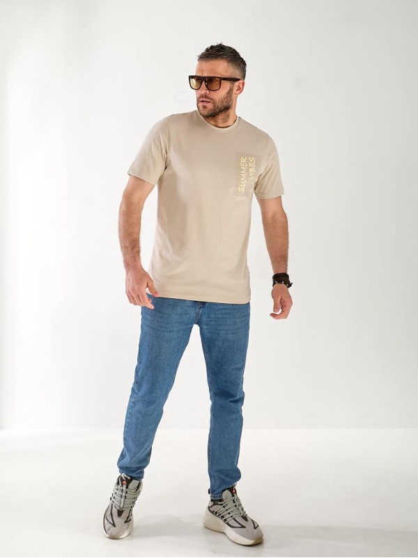 Чоловіча футболка з написом бежевого кольору 33359