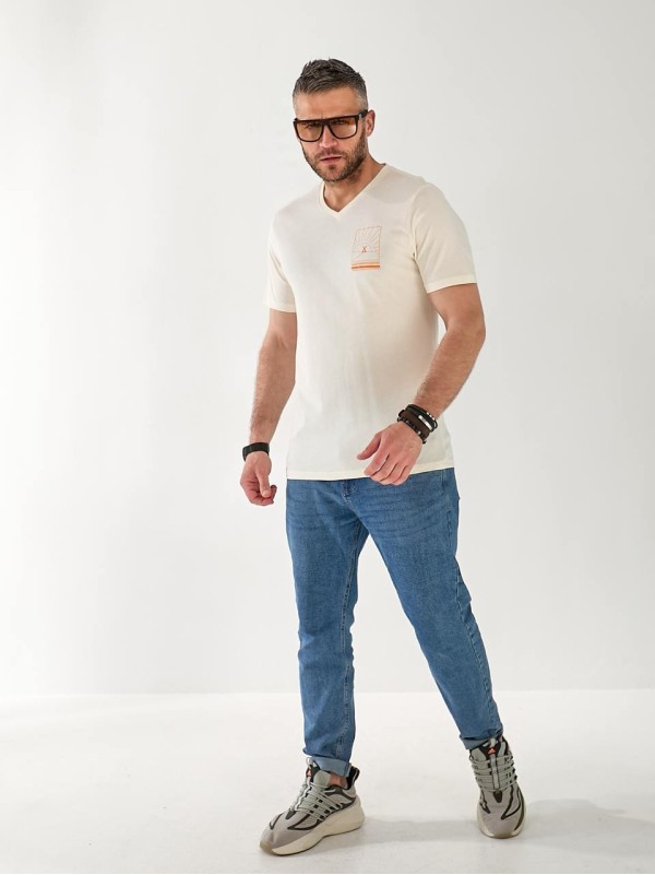 Чоловіча футболка з візерунком бежевого кольору 33361