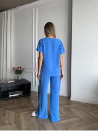 Жіночий легкий прогулянковий костюм свiтло-синього кольору 33393