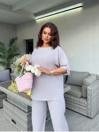 Жіночий легкий прогулянковий костюм сiрого кольору 33404