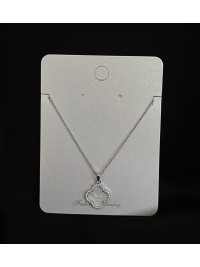 Підвіска біла Конюшина з ланцюжком срібного кольору 33459