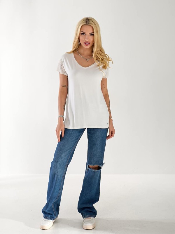 Жіноча футболка з сіткою на плечах білого кольору 33466