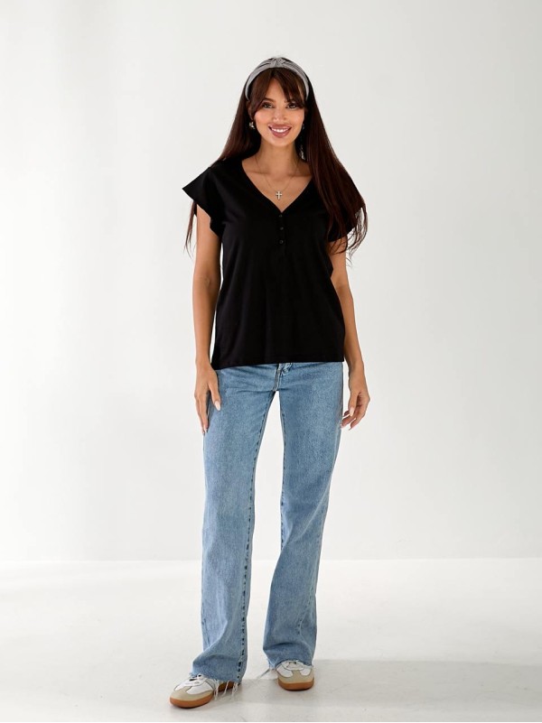 Жіноча футболка з вирізом чорного кольору 33469