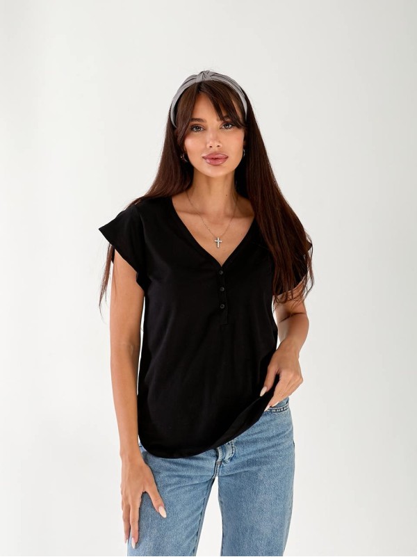Жіноча футболка з вирізом чорного кольору 33469