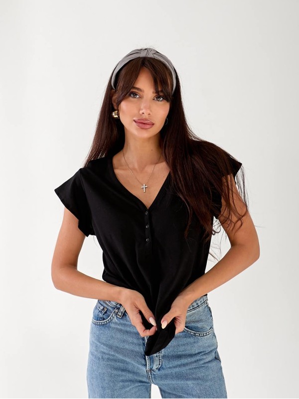 Жіноча футболка з вирізом чорного кольору 33469