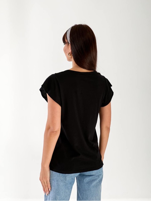 Жіноча футболка з вирізом чорного кольору 33469