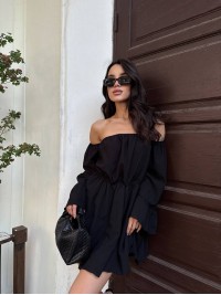 Літня сукня з відкритими плечима чорного кольору 33515