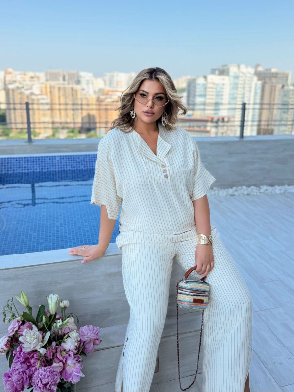 Жіночий прогулянковий костюм бежевого кольору 33570