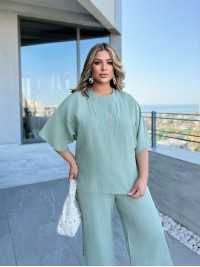 Жіночий прогулянковий костюм оливкового кольору 33571