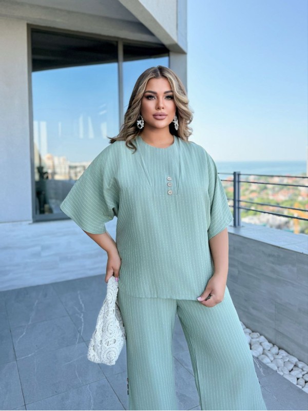 Жіночий прогулянковий костюм оливкового кольору 33571