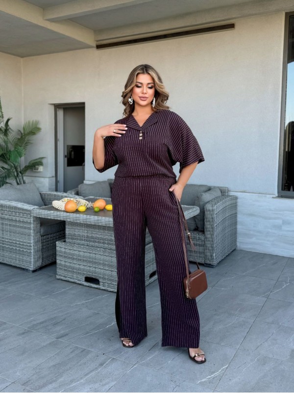 Жіночий прогулянковий костюм коричневого кольору 33572