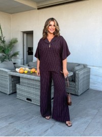 Жіночий прогулянковий костюм коричневого кольору 33572