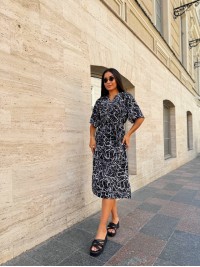 Легка сукня на запах із поясом чорного кольору 33577