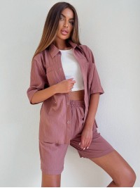 Жiночiй прогулянковий костюм з сорочкою пудрового кольору 33614