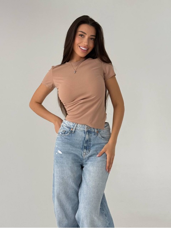 Жiноча базова футболка кавового кольору 33631