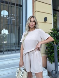 Жiночiй базовий костюм з шортами бежевого кольору 33647
