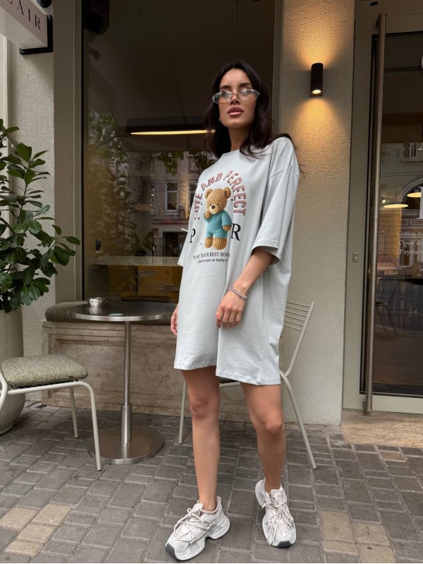 Бавовняна сукня-футболка з малюнком сiрого кольору 33659