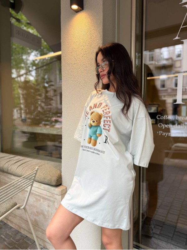 Бавовняна сукня-футболка з малюнком сiрого кольору 33659