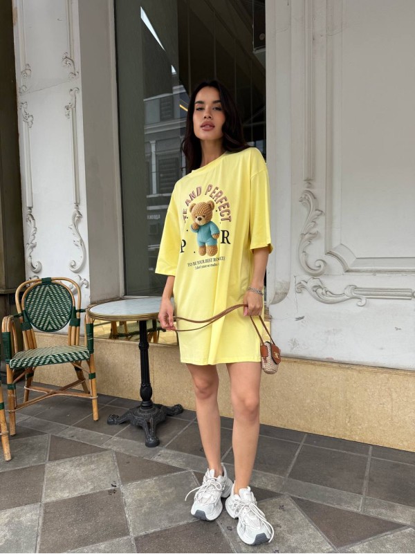 Бавовняна сукня-футболка з малюнком жовтого кольору 33660