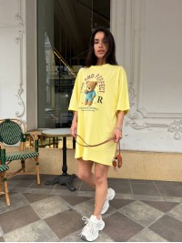 Бавовняна сукня-футболка з малюнком жовтого кольору 33660