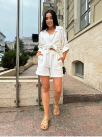 Мусліновий костюм із шортами молочного кольору 33677