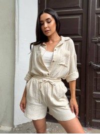 Мусліновий костюм із шортами бежевого кольору 33678