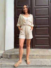 Мусліновий костюм із шортами бежевого кольору 33678