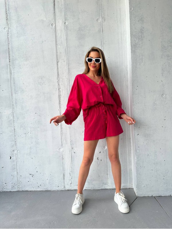 Лляний костюм із шортами малинового кольору 33683