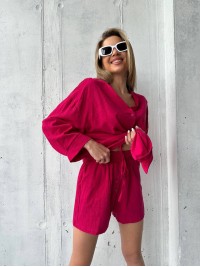 Лляний костюм із шортами малинового кольору 33683