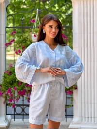 Льняний костюм з сорочкою у смужку блакитного кольору 33714